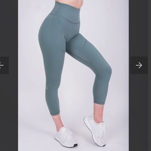 Ptula Shelby Legging (Basil) 23”